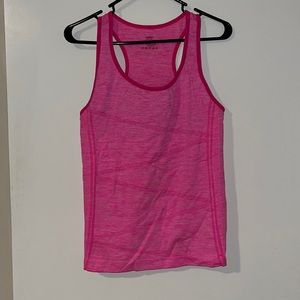 Bright tank top workout! 🌷